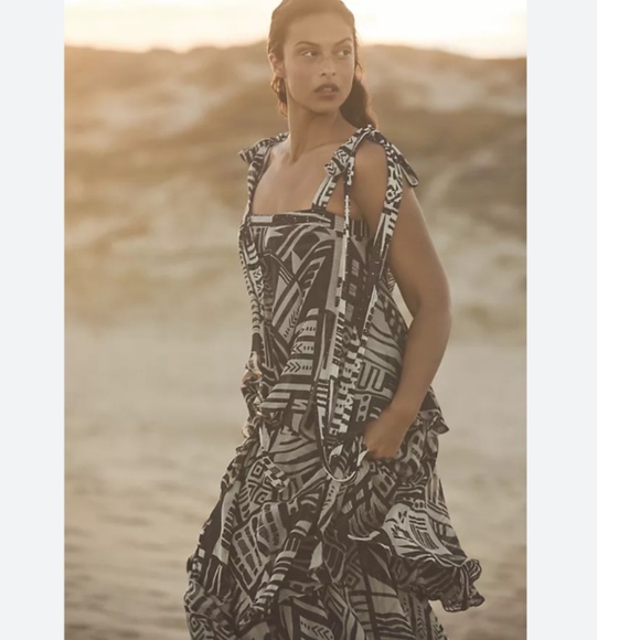 NIKITA MHAISALKAR SLEEVELESS SQUARE-NECK TIERED MIDI DRESS - Picture 2 of 12